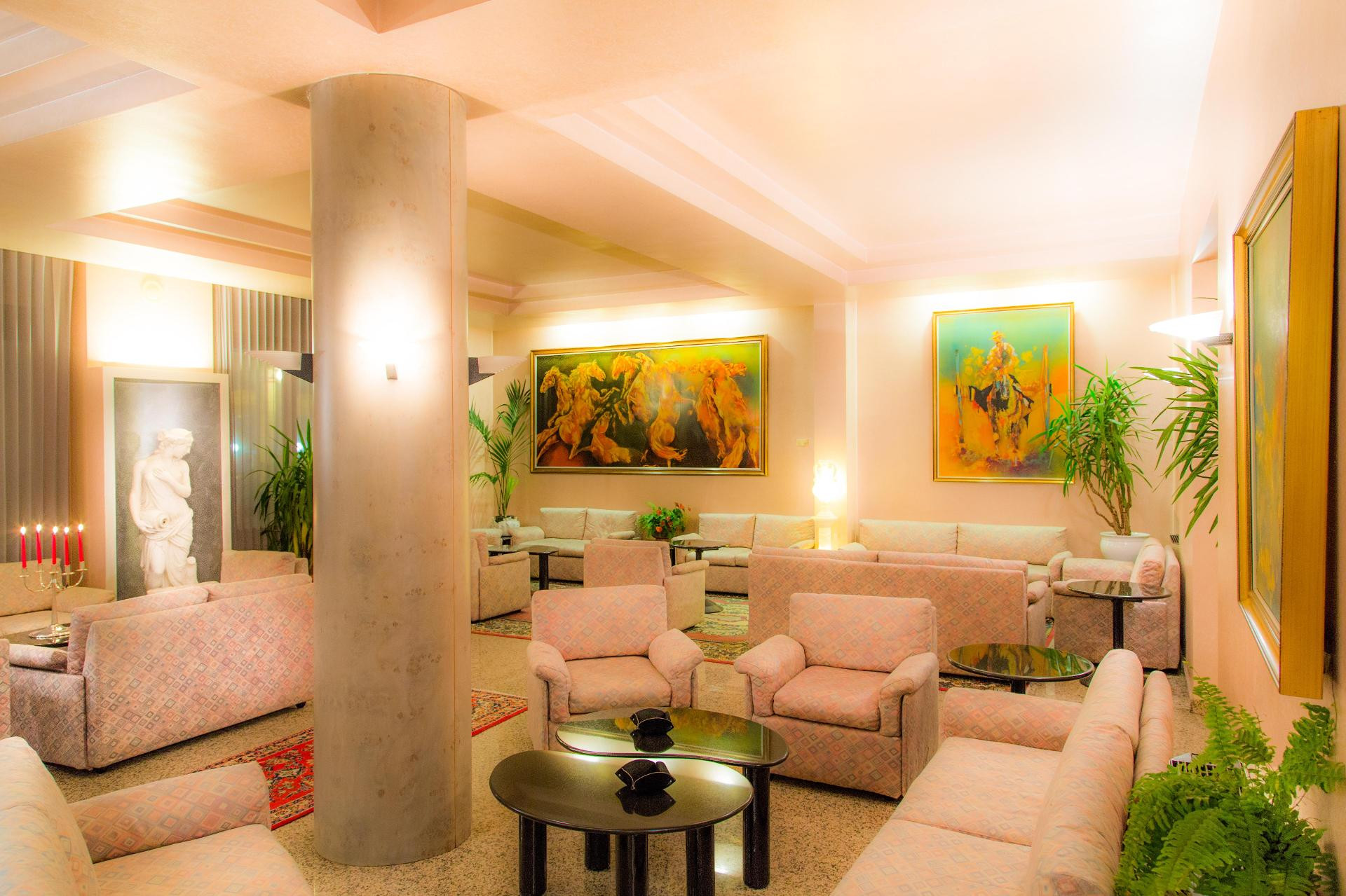 Bar/Salón Hotel Diana