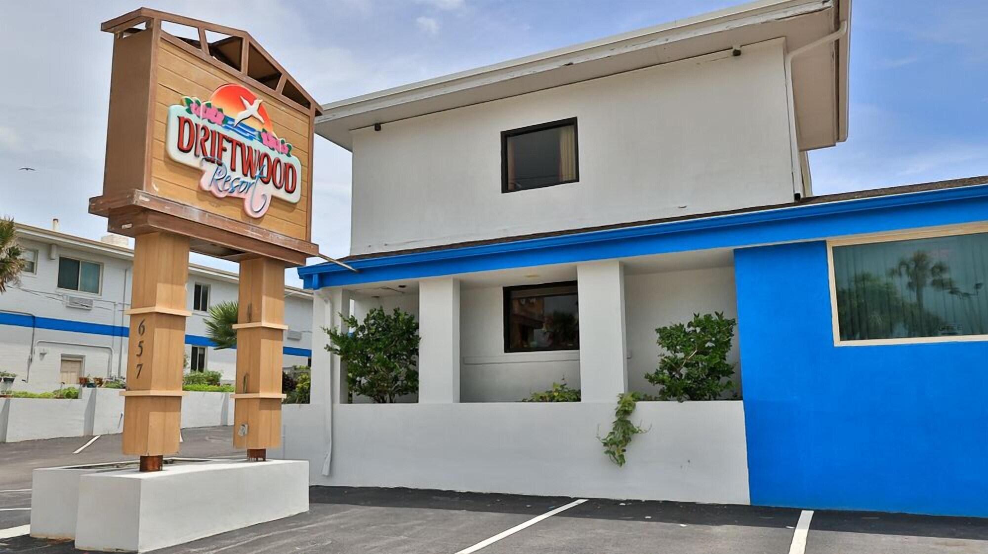 Varios Driftwood Beach Motel