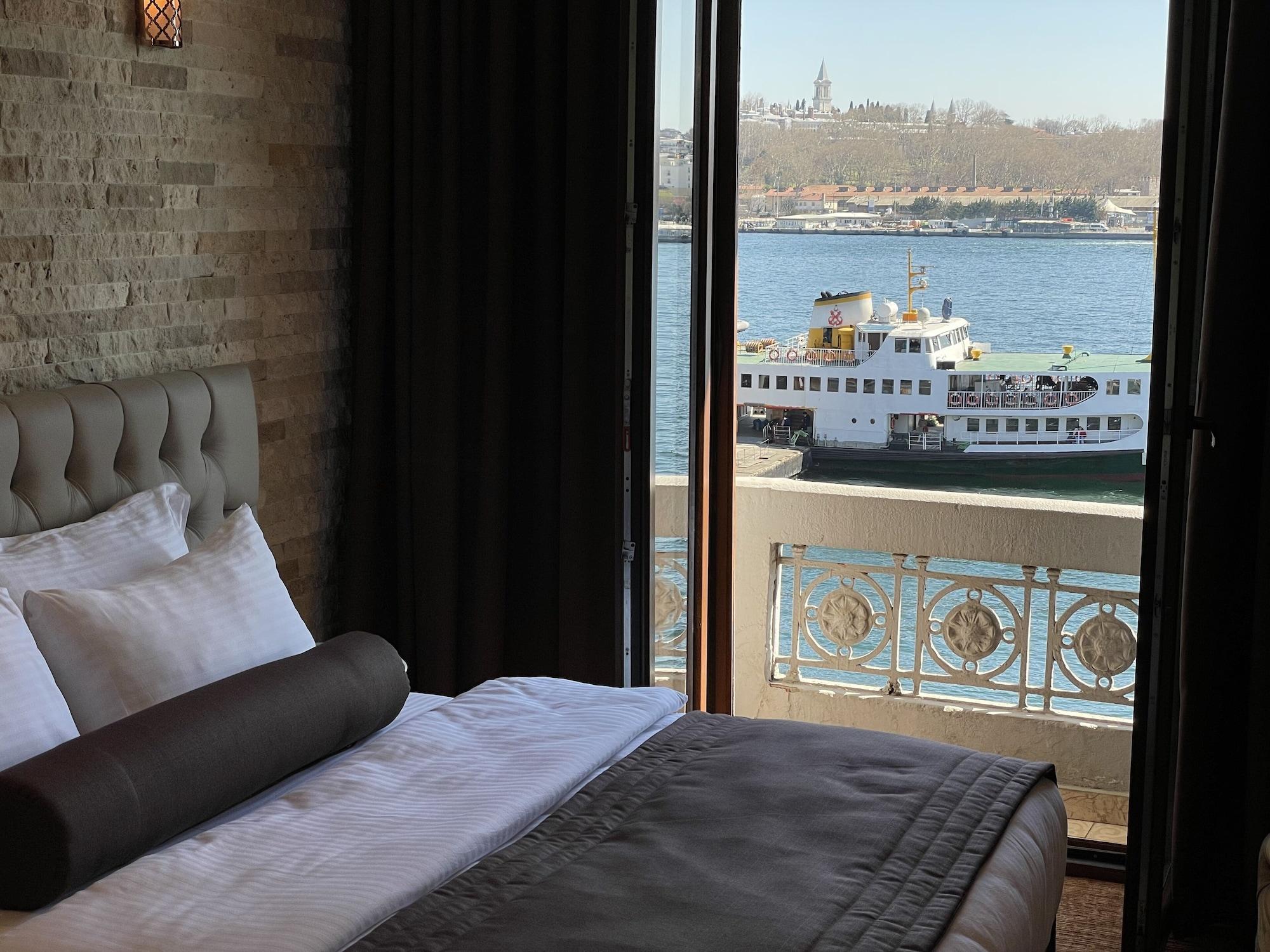 Varios Mayfair Seaside Hotel