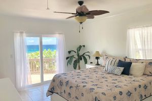 Arriendo temporal - Beachfront Home Right on Private Beach!