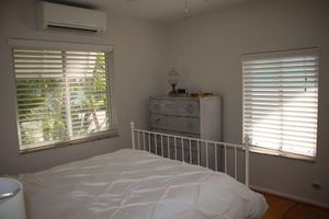 Alquiler Vacacional - Poolside on first floor with workspace and updated kitchen