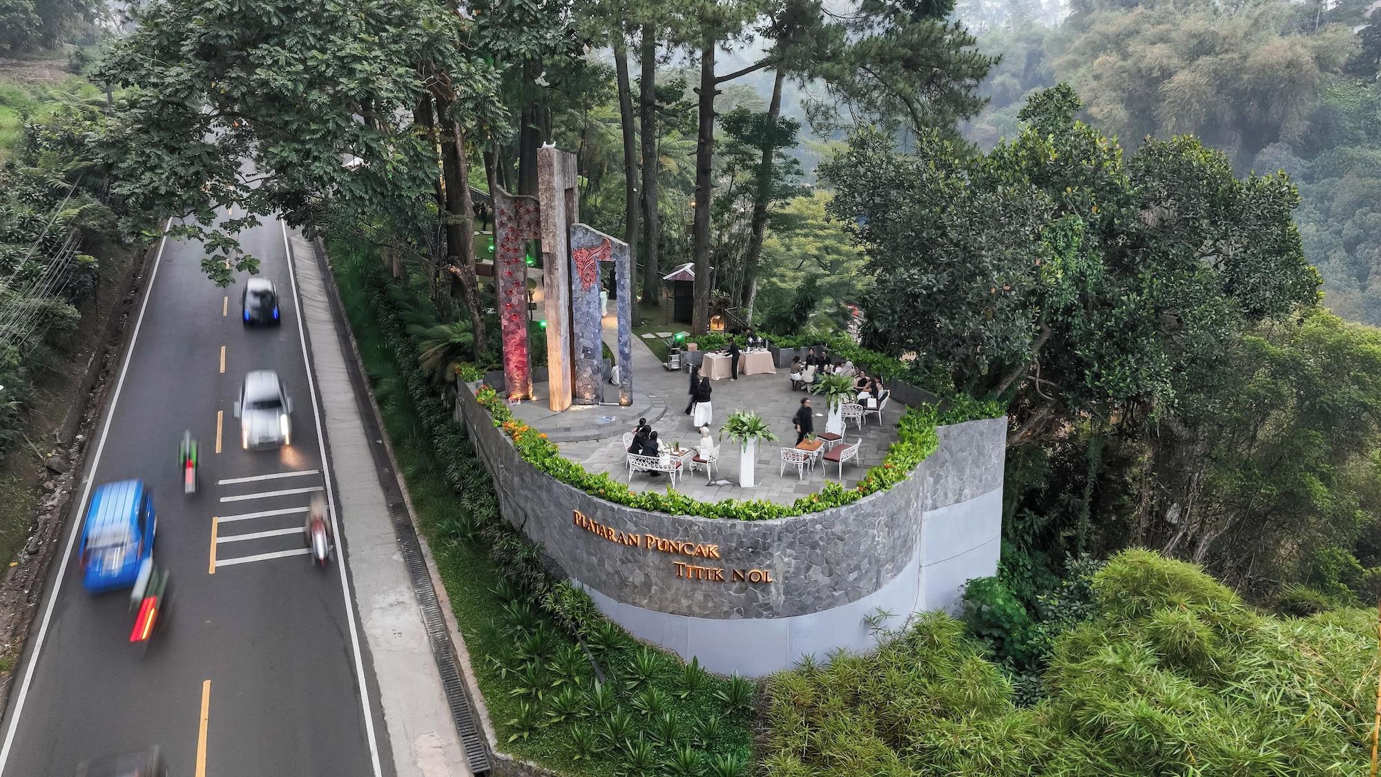 Vista Exterior Plataran Puncak Suites