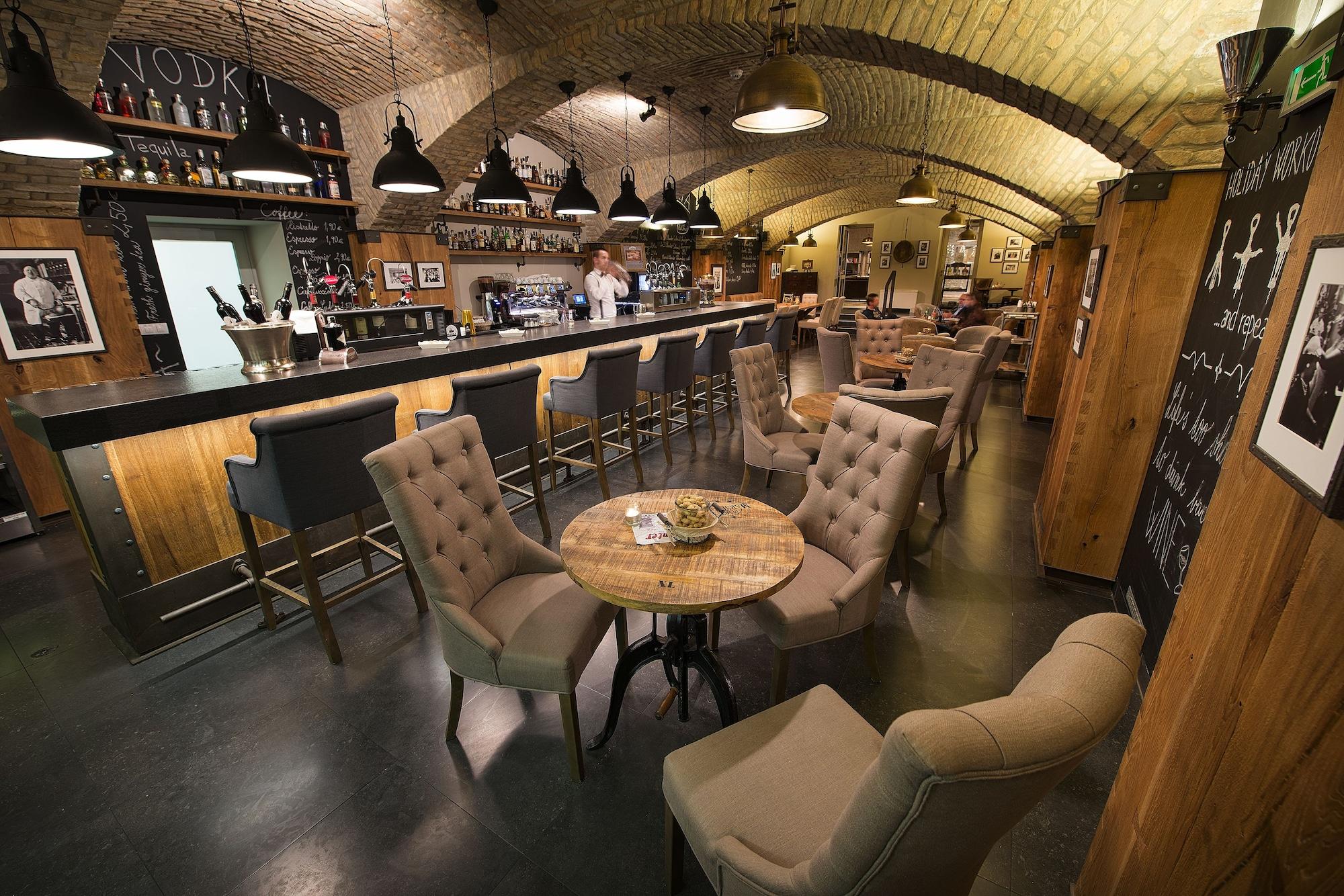 Bar/Salón Wilson Palace by LOFT