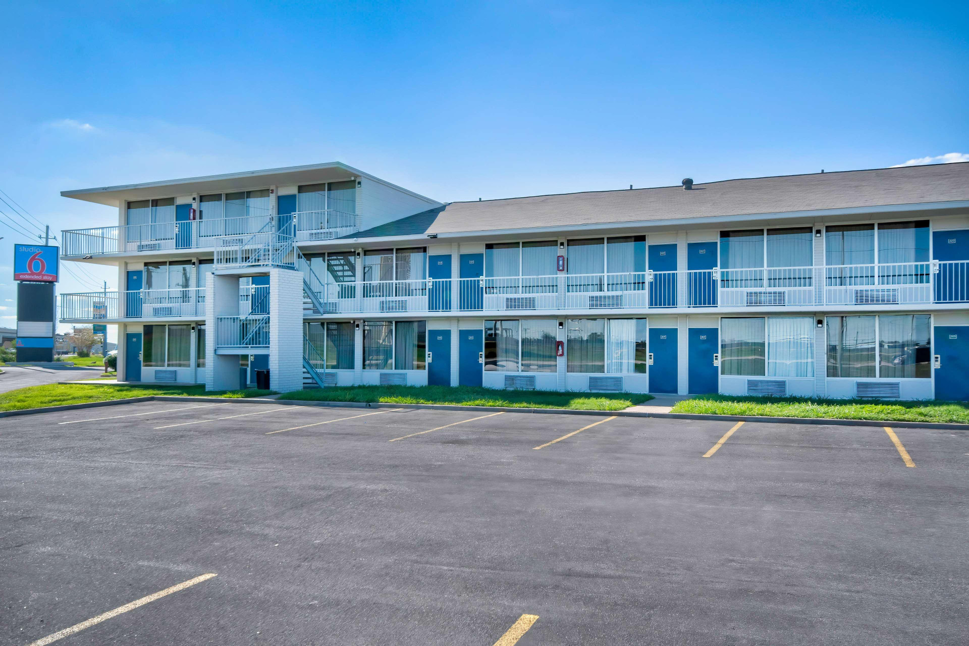 Varios Studio 6 Rosenberg, TX