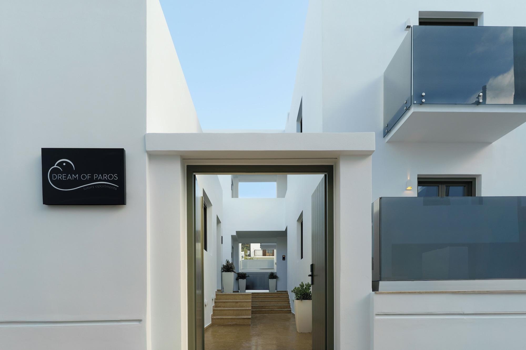 Varios Dream of Paros