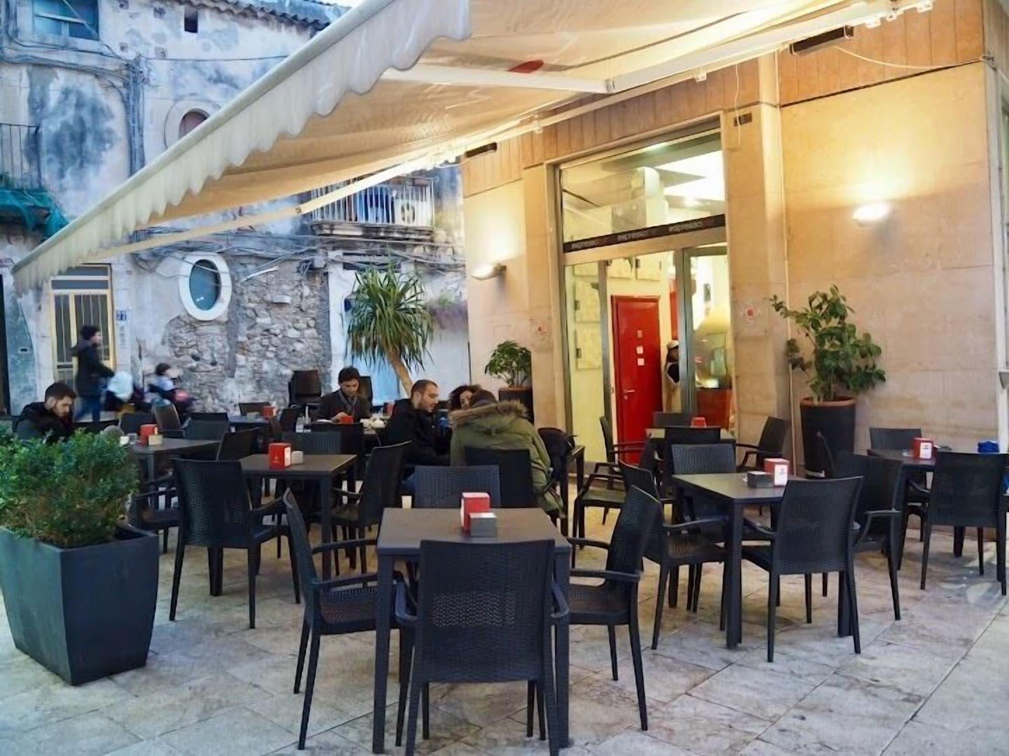 Bar/Salón Cavour Rooms