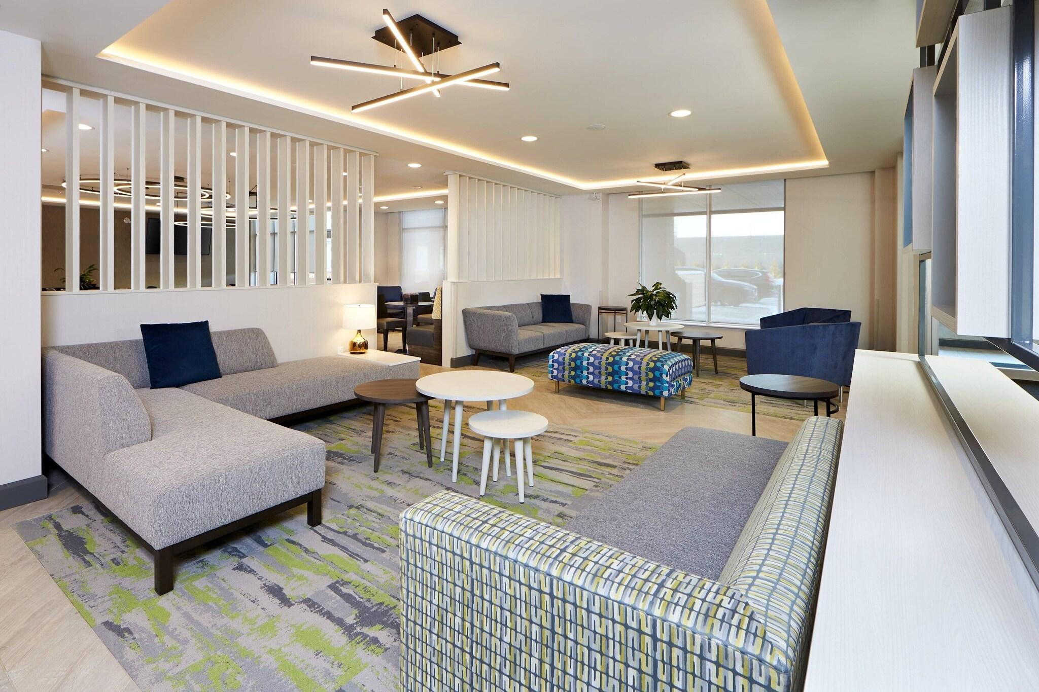 Vista Lobby TownePlace Suites by Marriott Hamilton