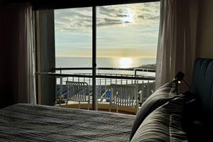 Alojamiento - Oceanfront 1 Bedroom with stunning ocean views from every room.