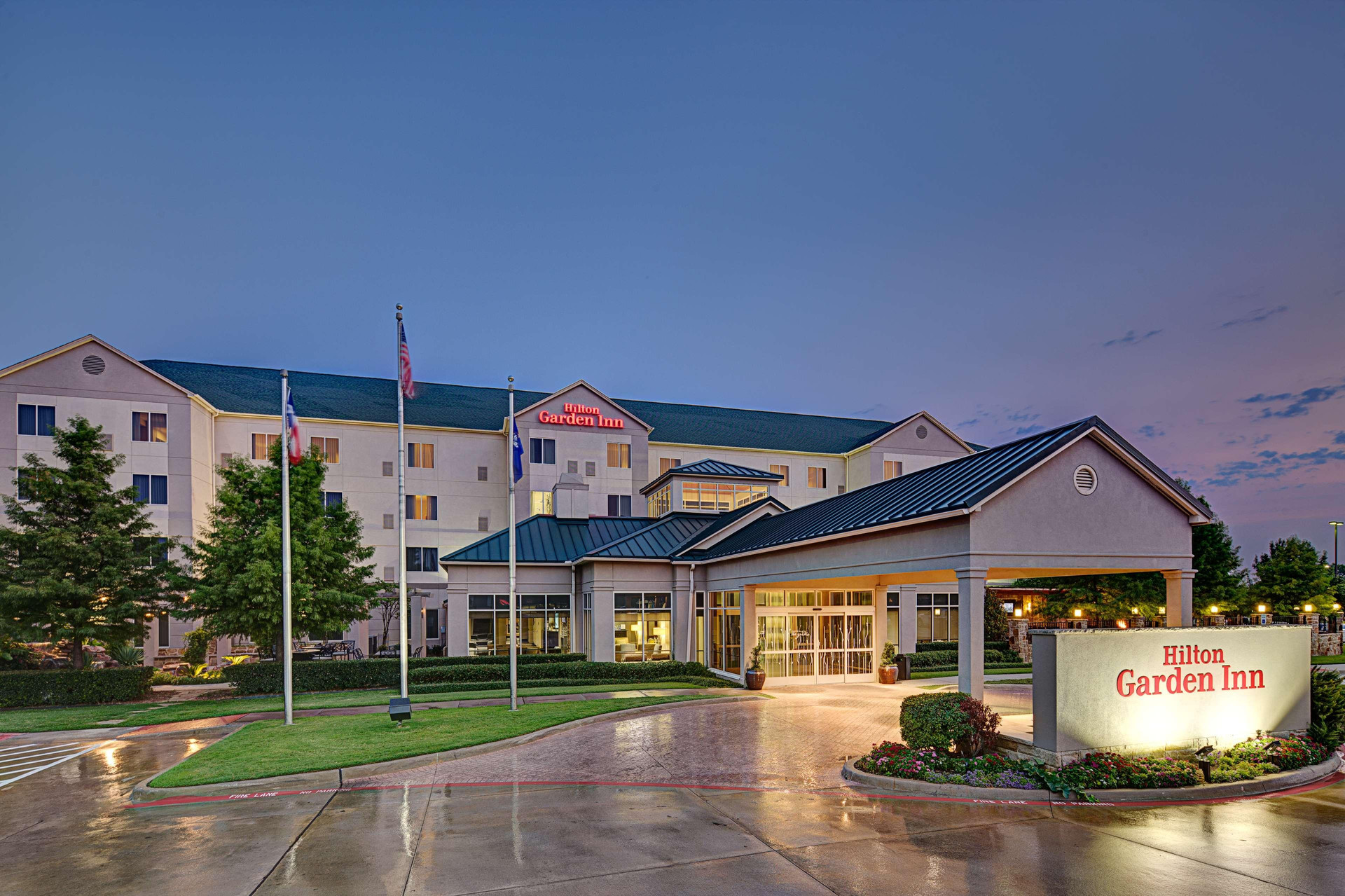 Vista Exterior Hilton Garden Inn DFW Airport South