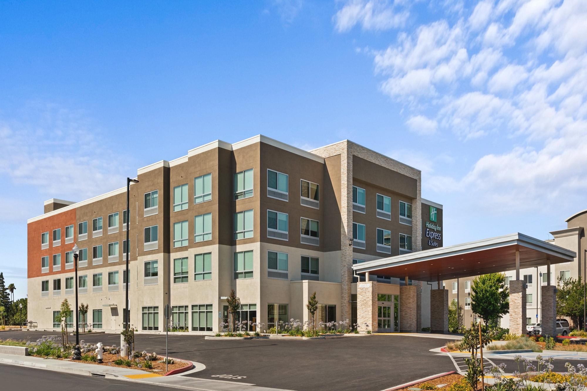 Vista Exterior Holiday Inn Express & Suites Suisun City by IHG