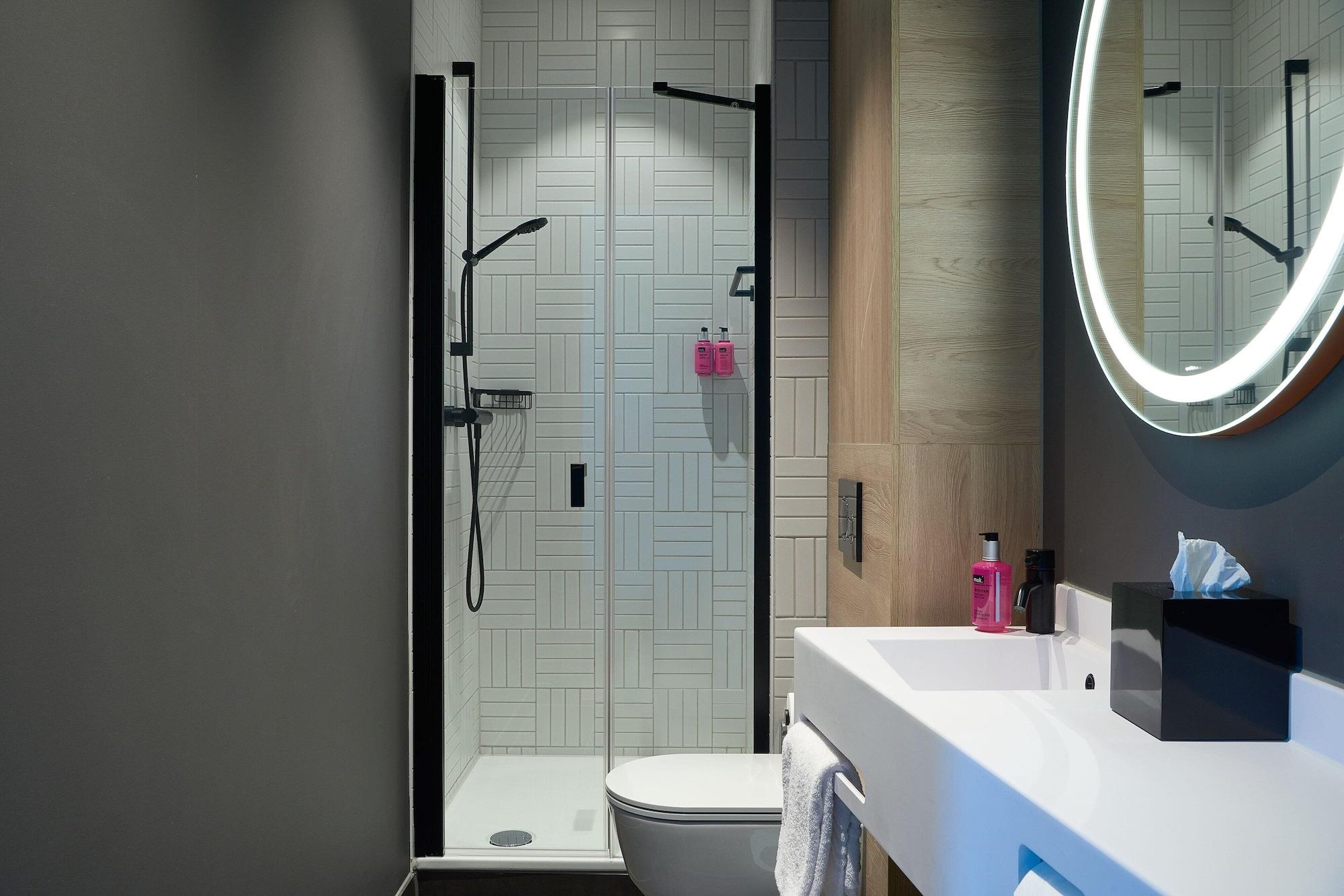 Equipamiento de Habitación Moxy Amsterdam Schiphol Airport