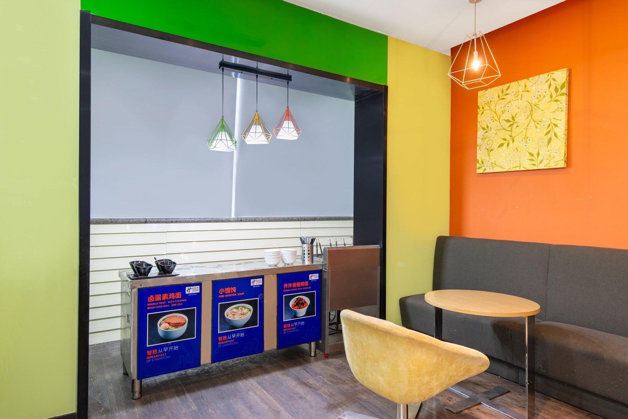 Varios Holiday Inn Express Yangzhou City Center by IHG