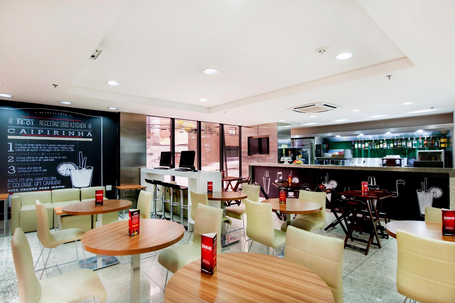 Bar/Lounge Hotel ibis Curitiba Shopping