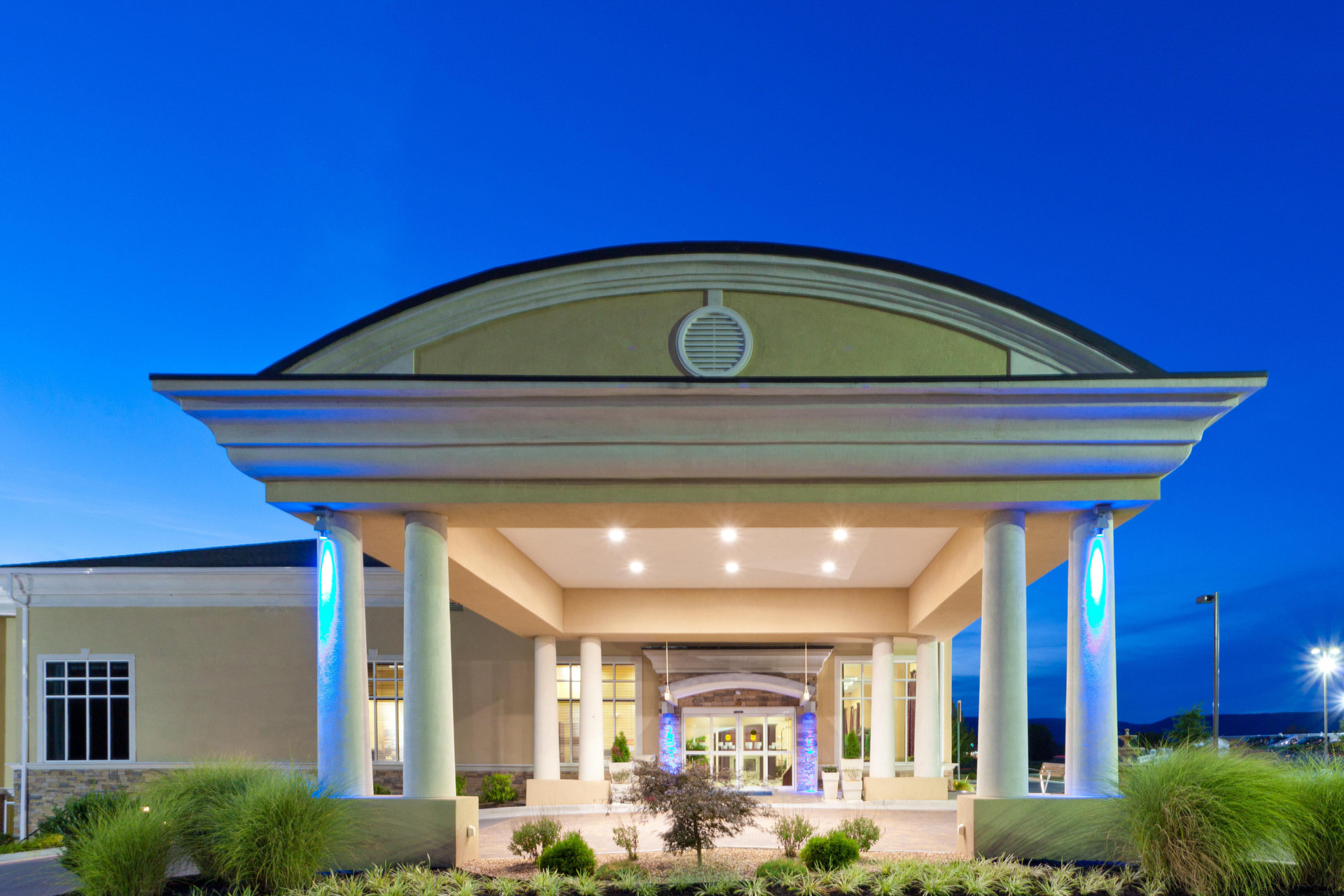 Vista Exterior Holiday Inn Express Woodstock-Shenandoah Valley by IHG