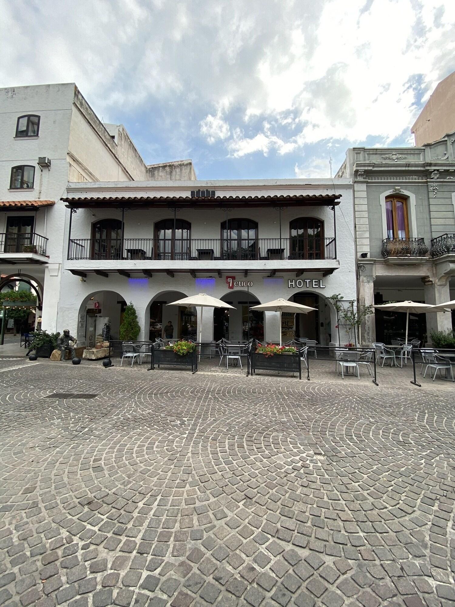 Vista Exterior Adobe Suites