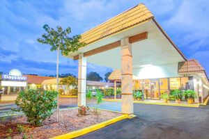 Alojamiento - Days Inn by Wyndham St. Petersburg Central