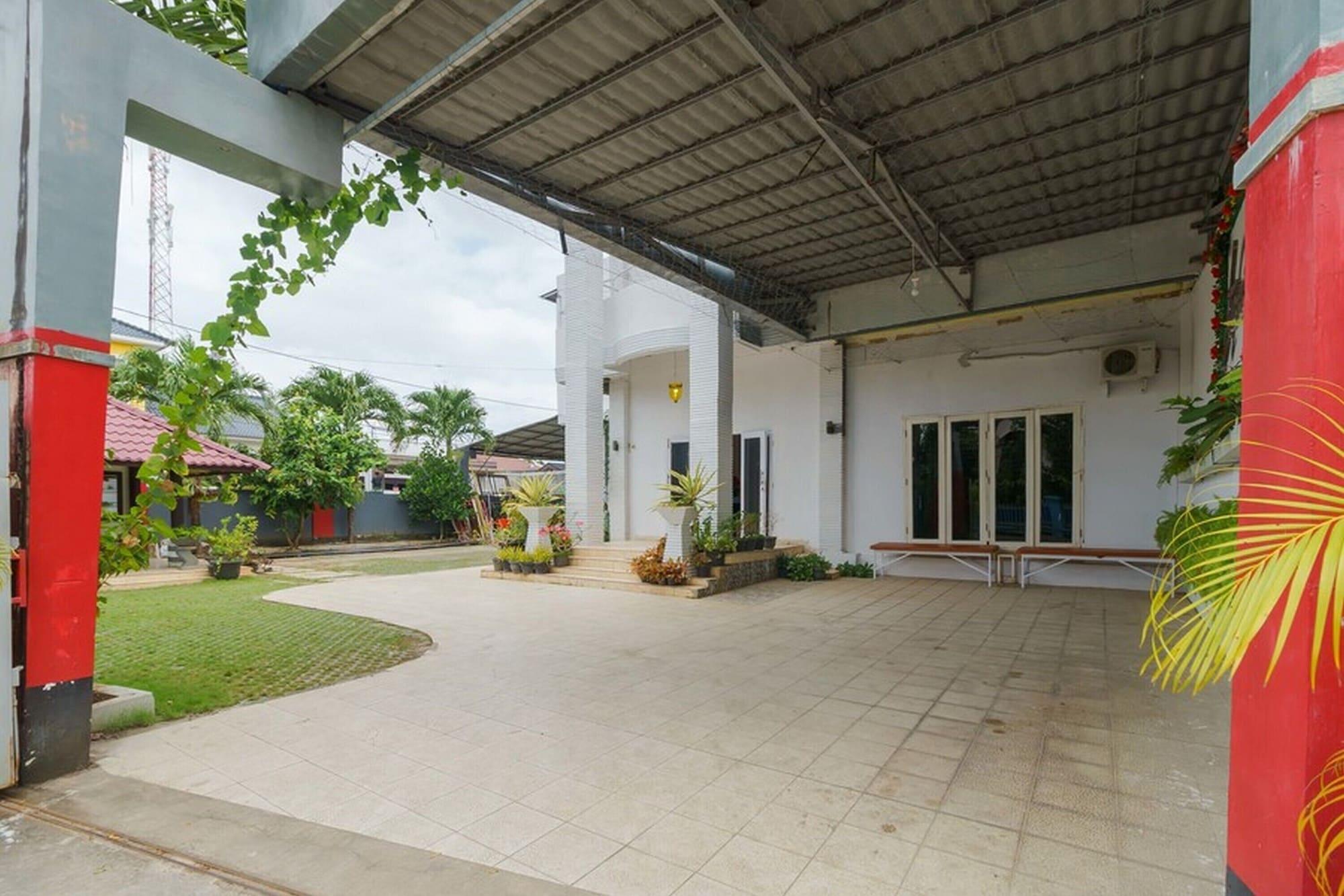 Vista Exterior RedDoorz Syariah near Museum Tsunami Aceh 2