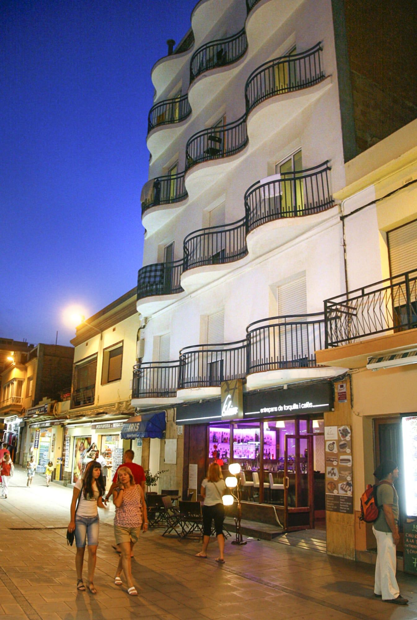 Varios Aparthotel Iris