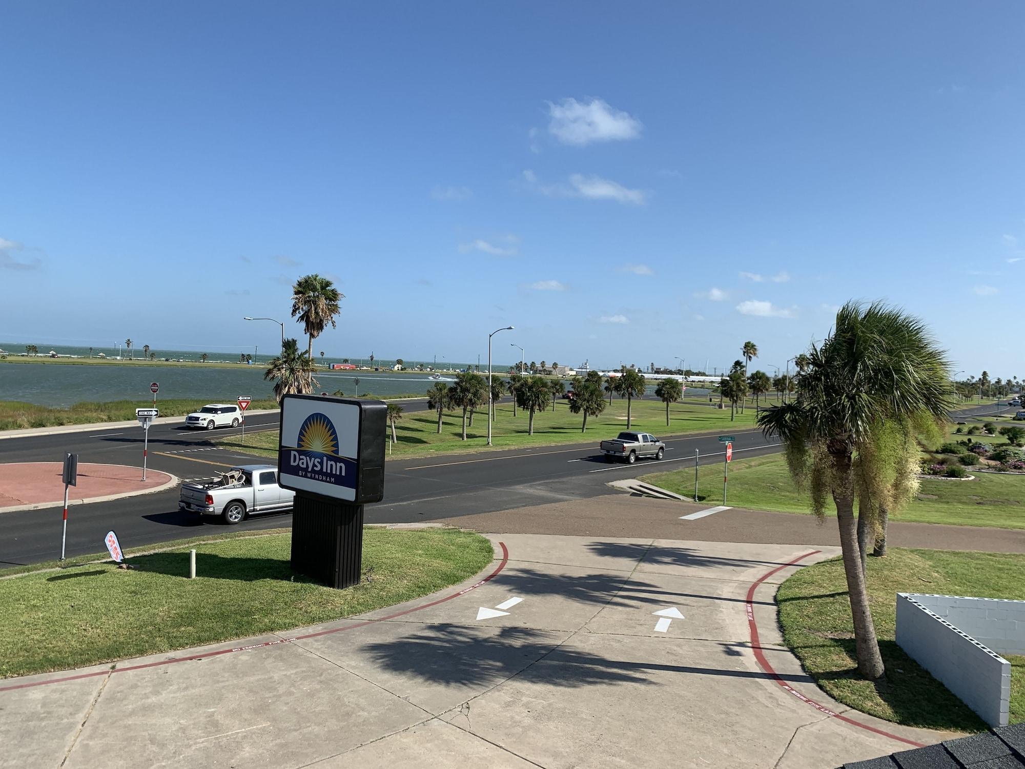 Vista Exterior Days Inn by Wyndham Rockport Texas