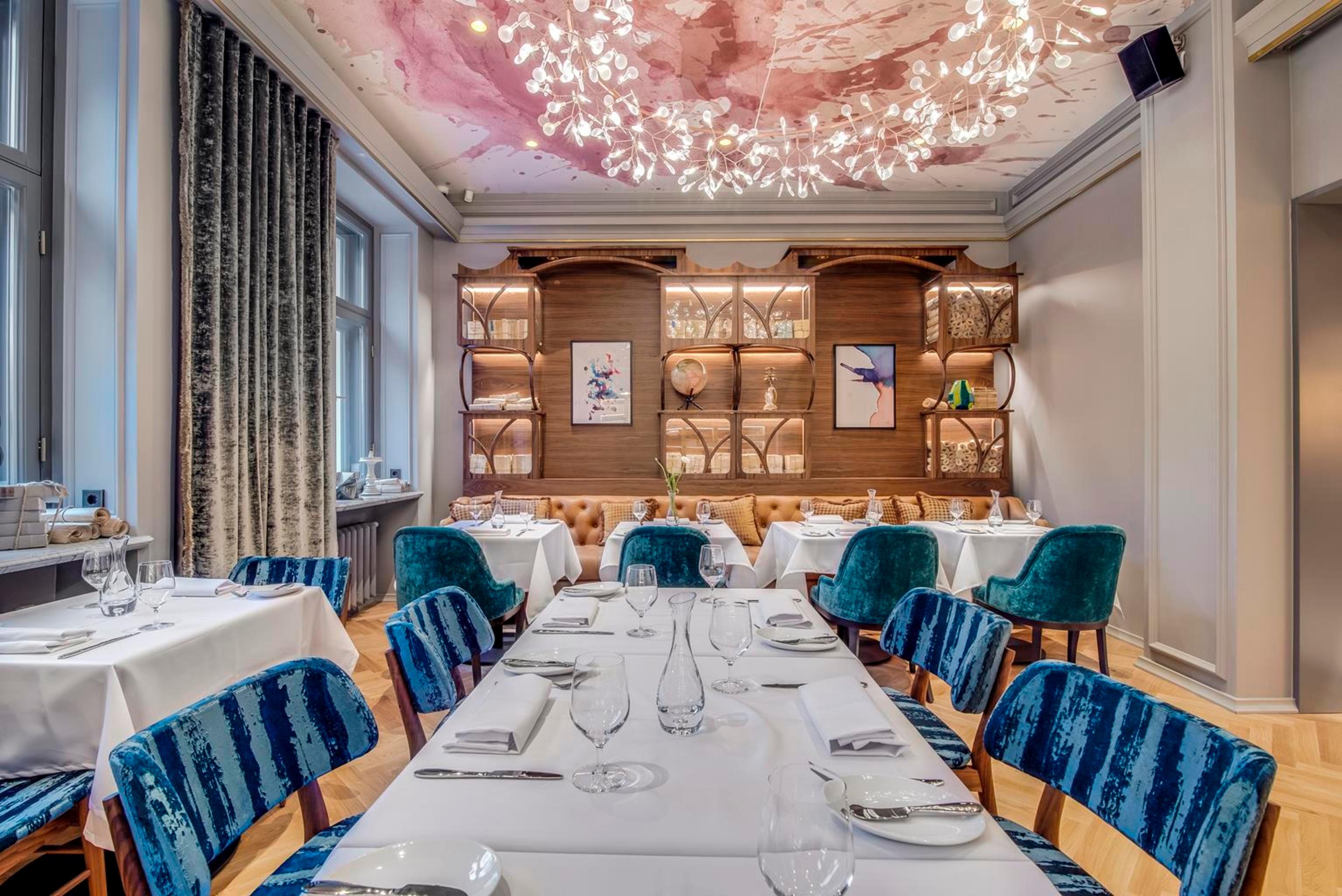 Restaurant Grand Poet Hotel by Semarah