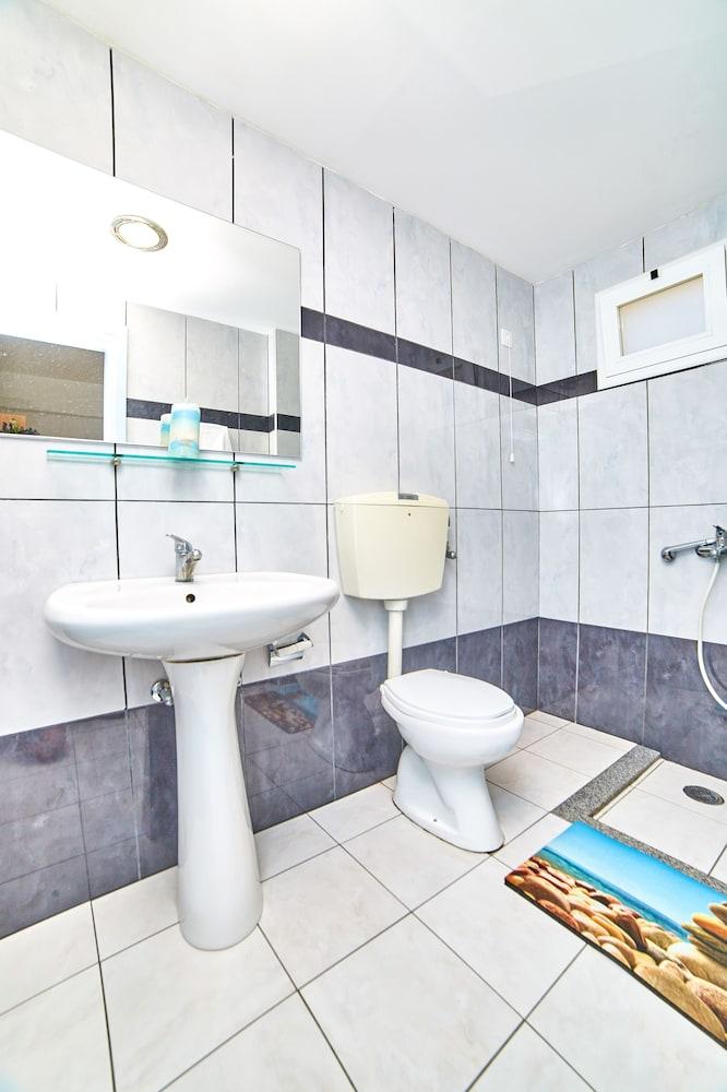 Baño Village Oasis
