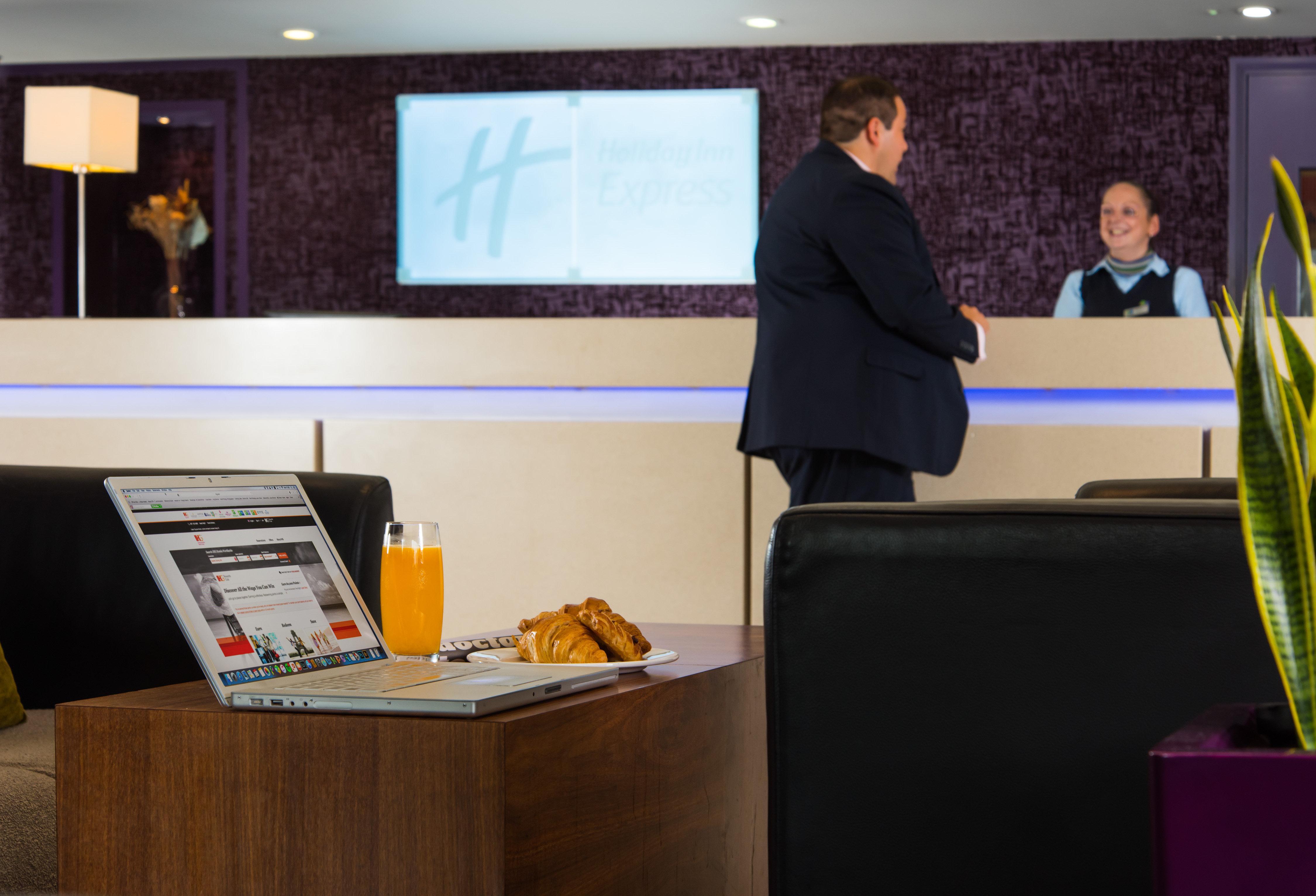 Vista Lobby Holiday Inn Express London - Greenwich by IHG