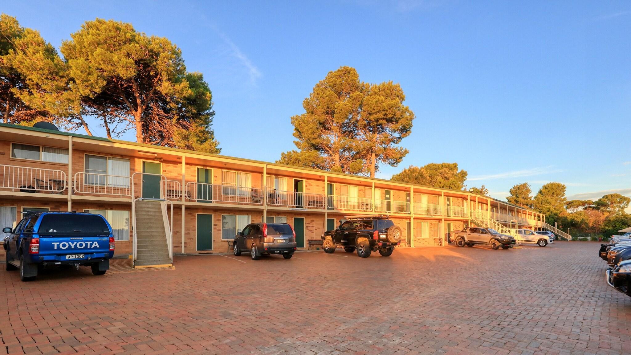 Vista Exterior North Parkes Motel