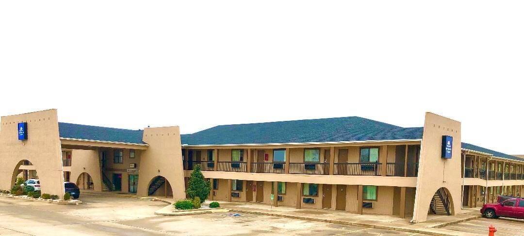 Varios Americas Best Value Inn & Suites Yukon Oklahoma City