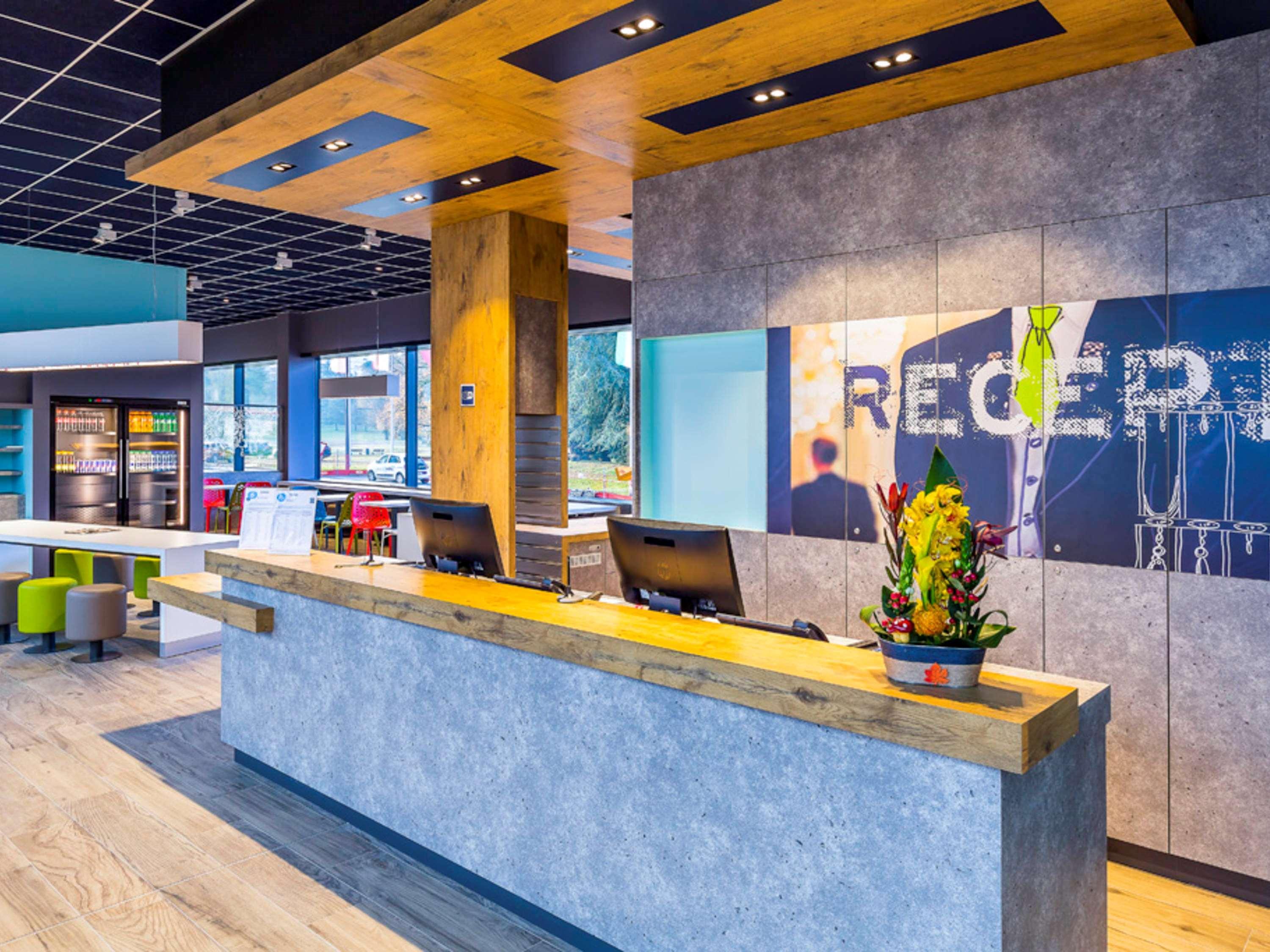 Vista Exterior ibis budget Genève Palexpo Aéroport