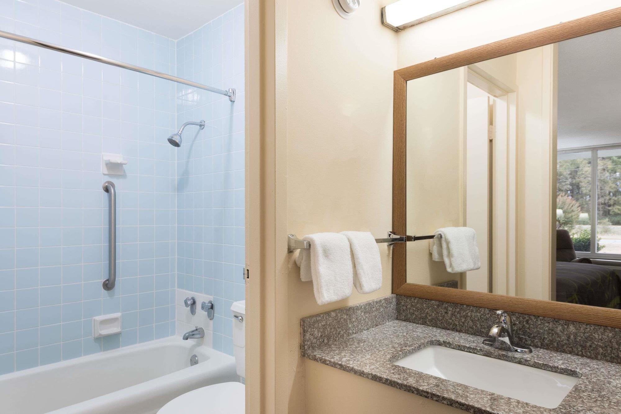 Equipamiento de Habitación Super 8 by Wyndham Hope