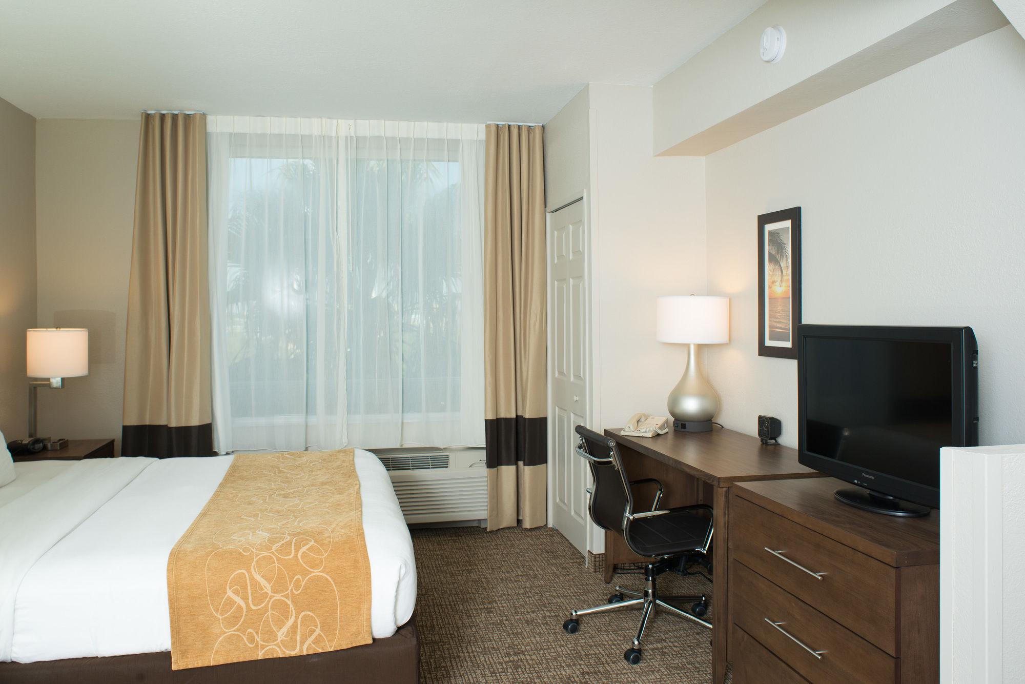 Hotel Comfort Suites Maingate East