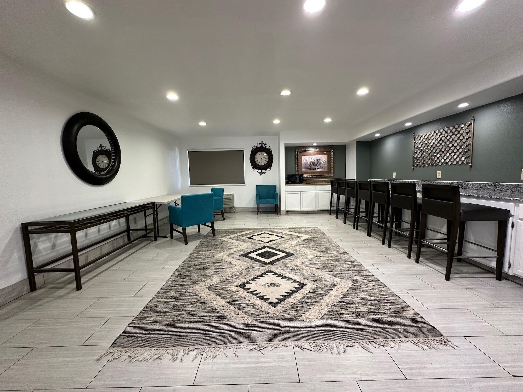 Vista Lobby Desert Sands Inn & Suites