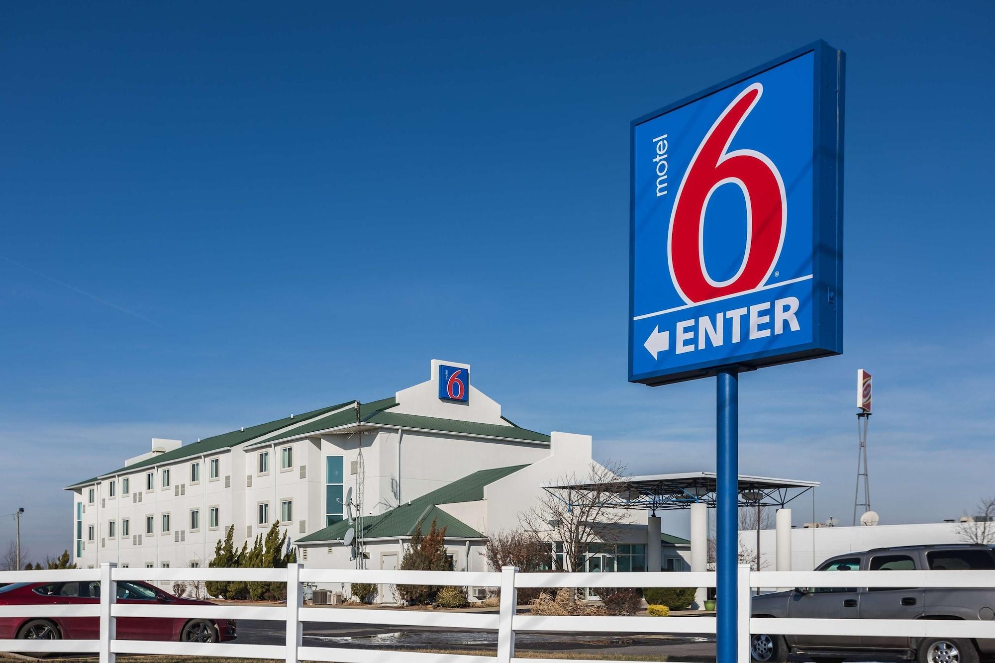 Varios Motel 6 Dale, IN