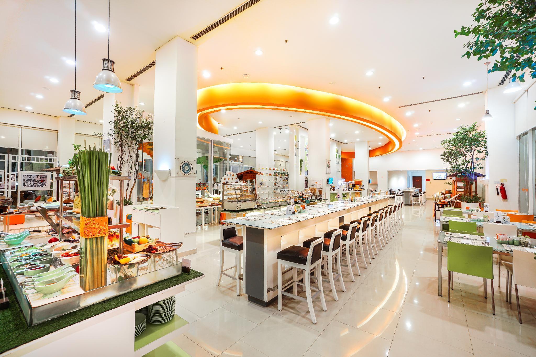 Restaurant HARRIS Hotel Batam Center - Batam