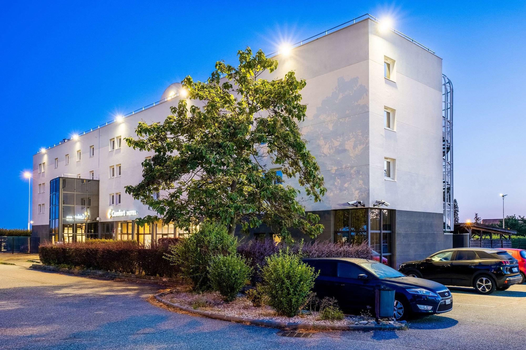 Vista Exterior Comfort Hotel Aeroport Lyon St Exupery