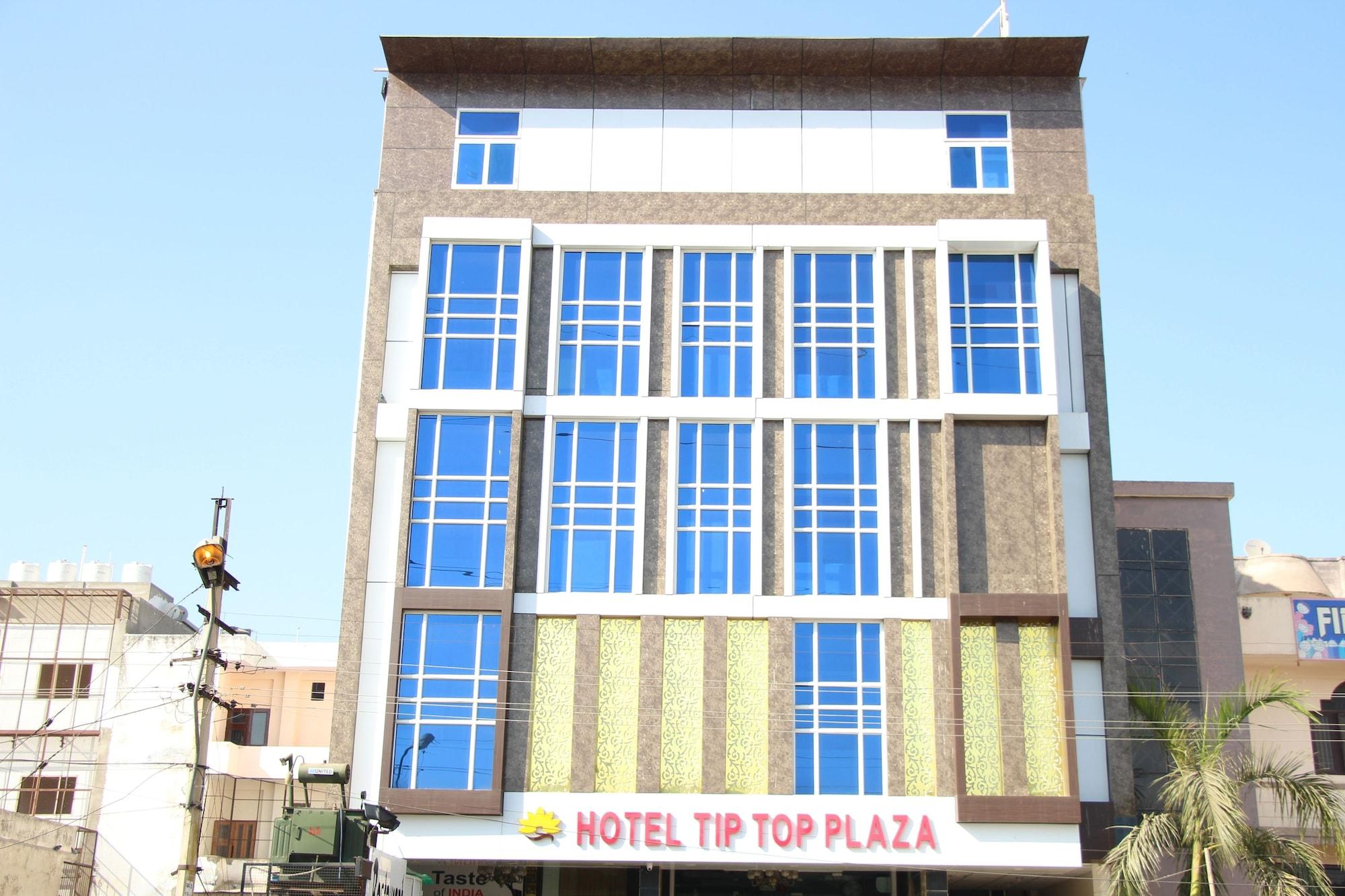 Vista Exterior OYO 3971 Hotel Tip Top