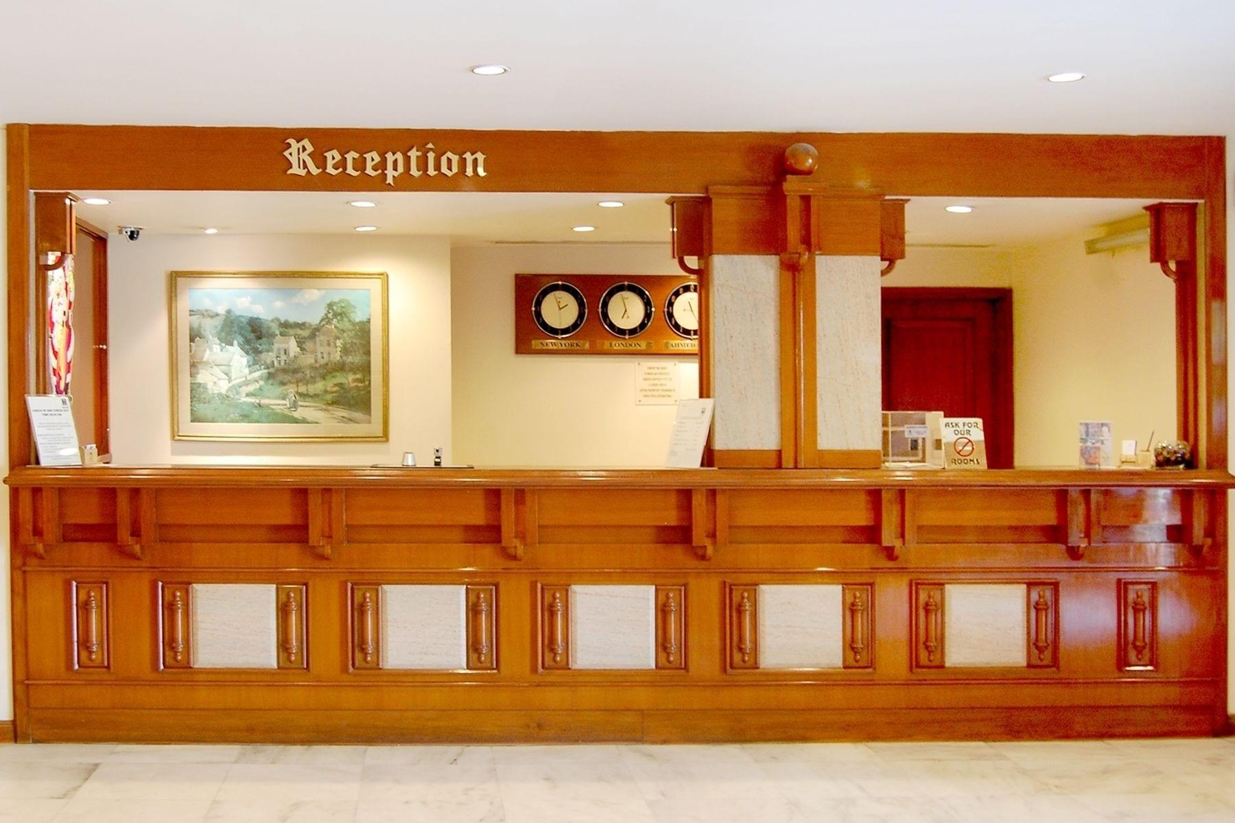 Vista Lobby Comfort Inn Sunset