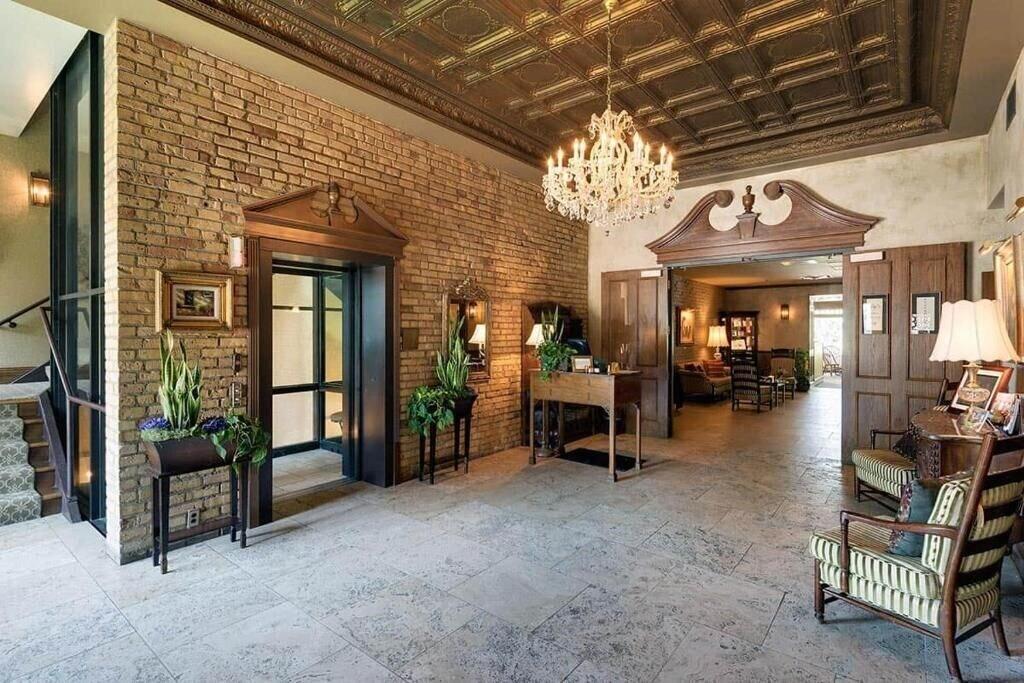 Vista Lobby Nicollet Island Inn