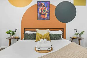 Alquiler Vacacional - 2Day+ Stay Sale 80" Projector King Bd Near Airport