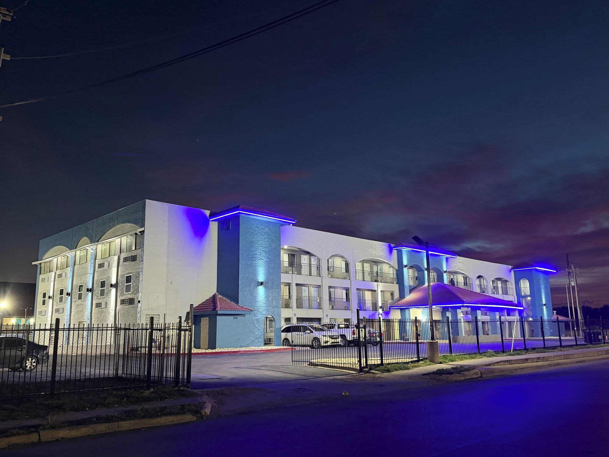 Vista Exterior Hallmark Inn and Suites