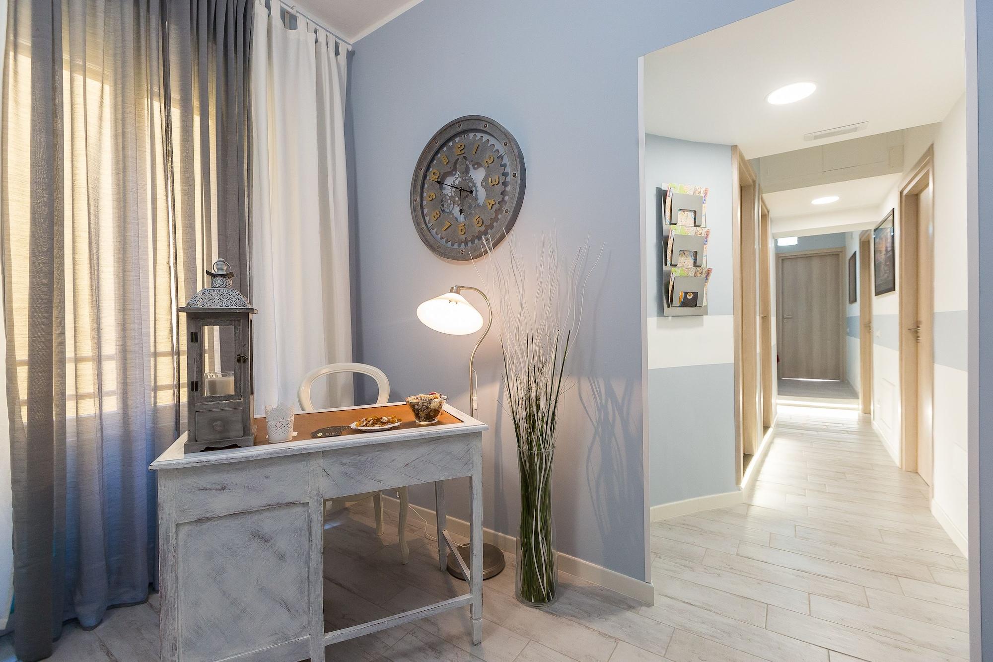 Vista Lobby San Peter Angels Two