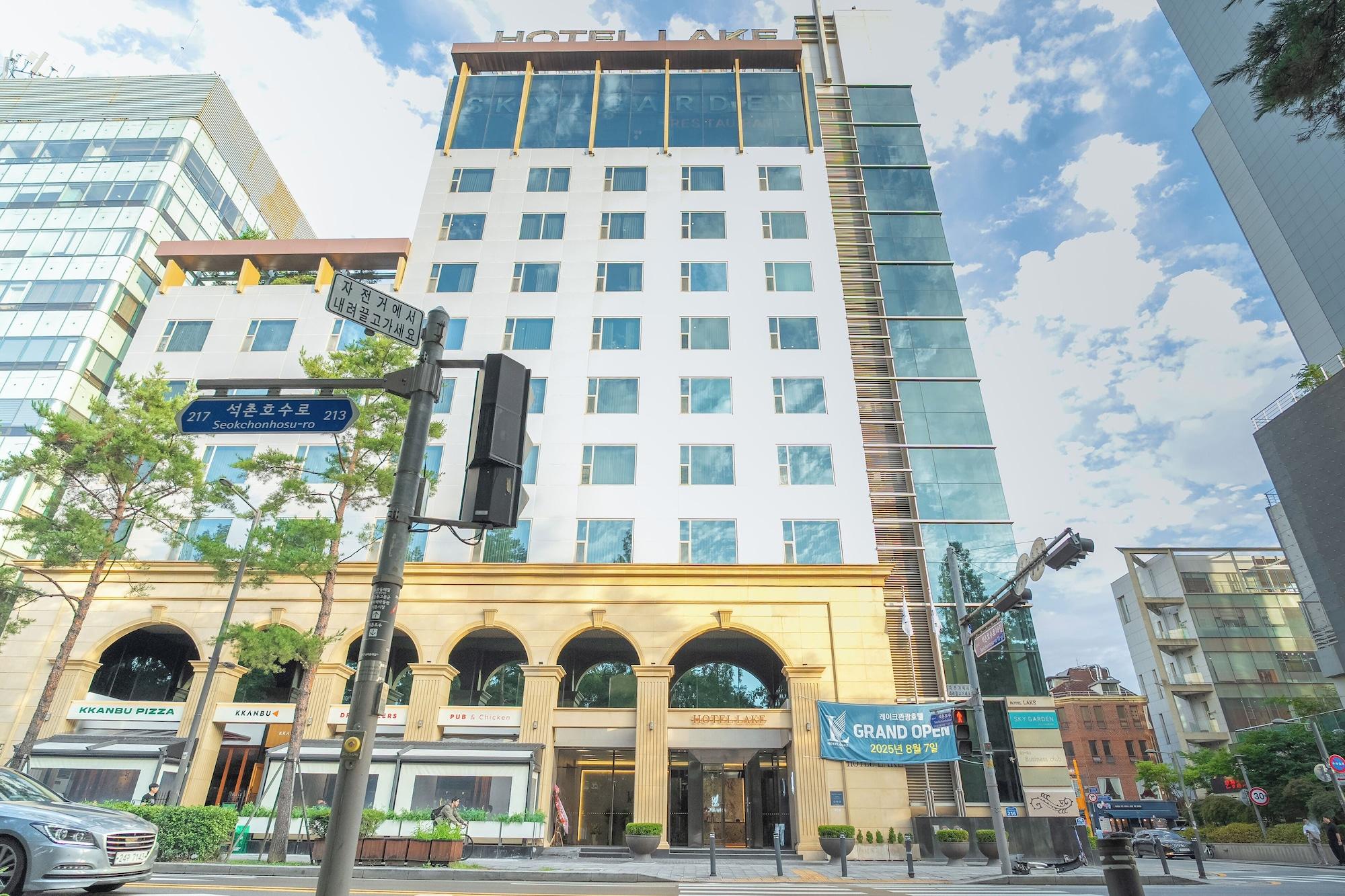 Vista Exterior Hotel Lake