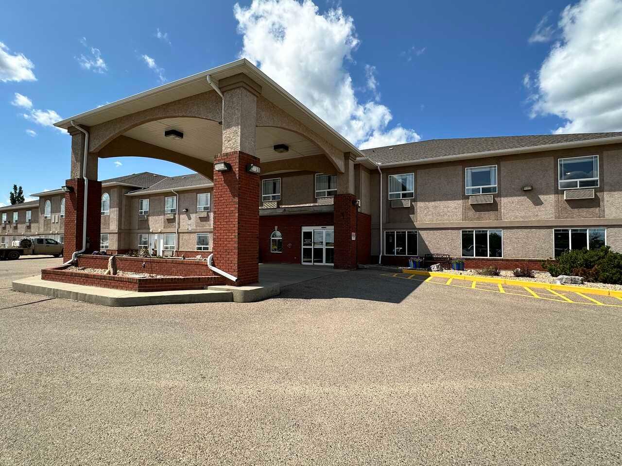 Vista Exterior Rimbey Ridge Hotel & Suites