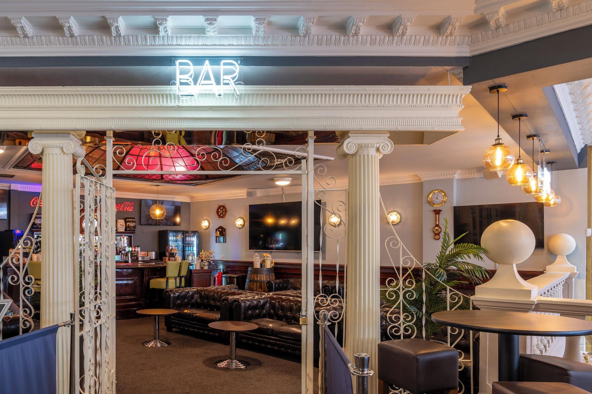 Bar/Salón Britannia Sachas Hotel