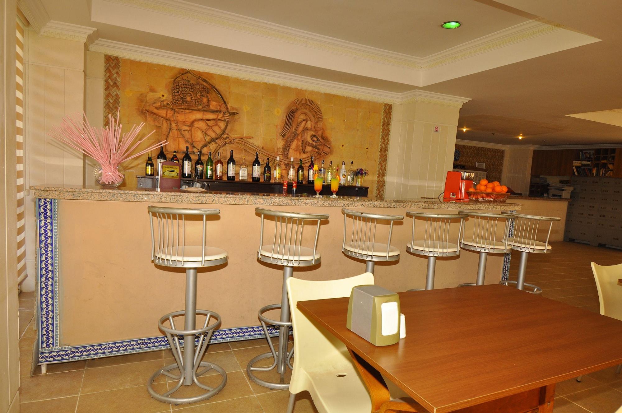 Bar/Salón Golden Star Otel