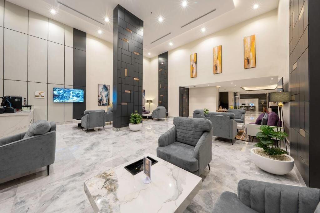 Vista Lobby Garden Millennium Hotel - Al-Salamah