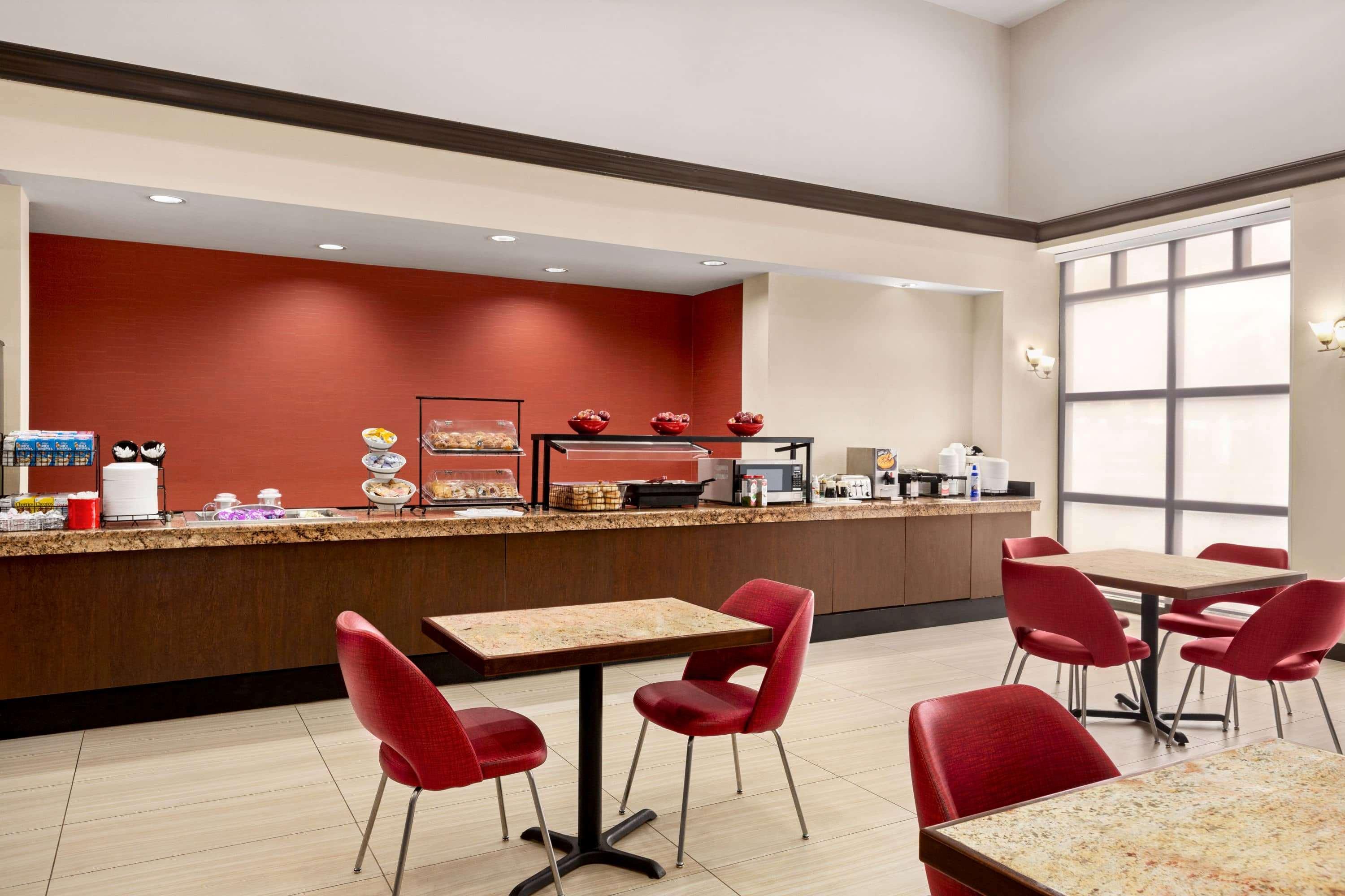 Restaurant Ramada by Wyndham Suites Orlando Airport