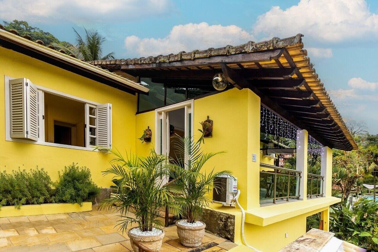 Vista Exterior Casa Amarela