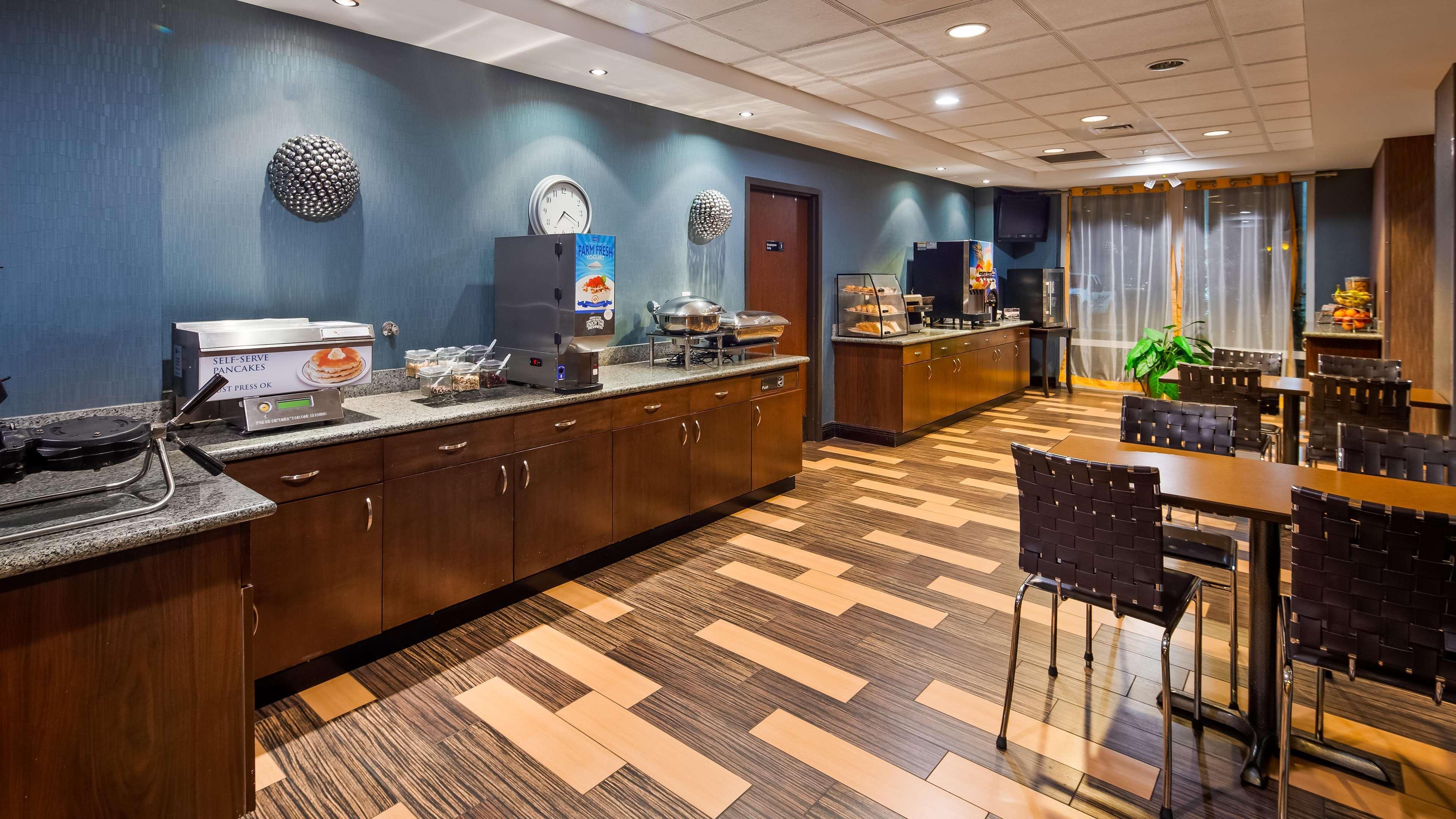 Restaurant Best Western Plus Chain of Lakes Inn & Suites