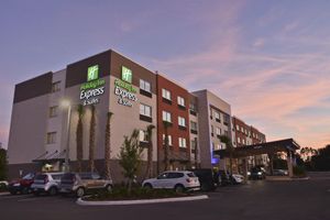 Holiday Inn Express & Suites Orlando - Lake Nona Area